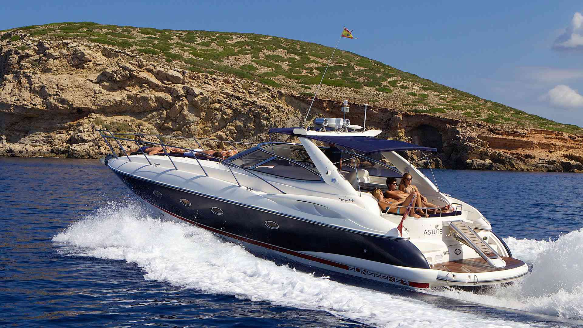 yacht hire in ibiza