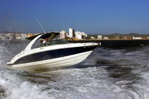 Chaparral 30ft sports boat