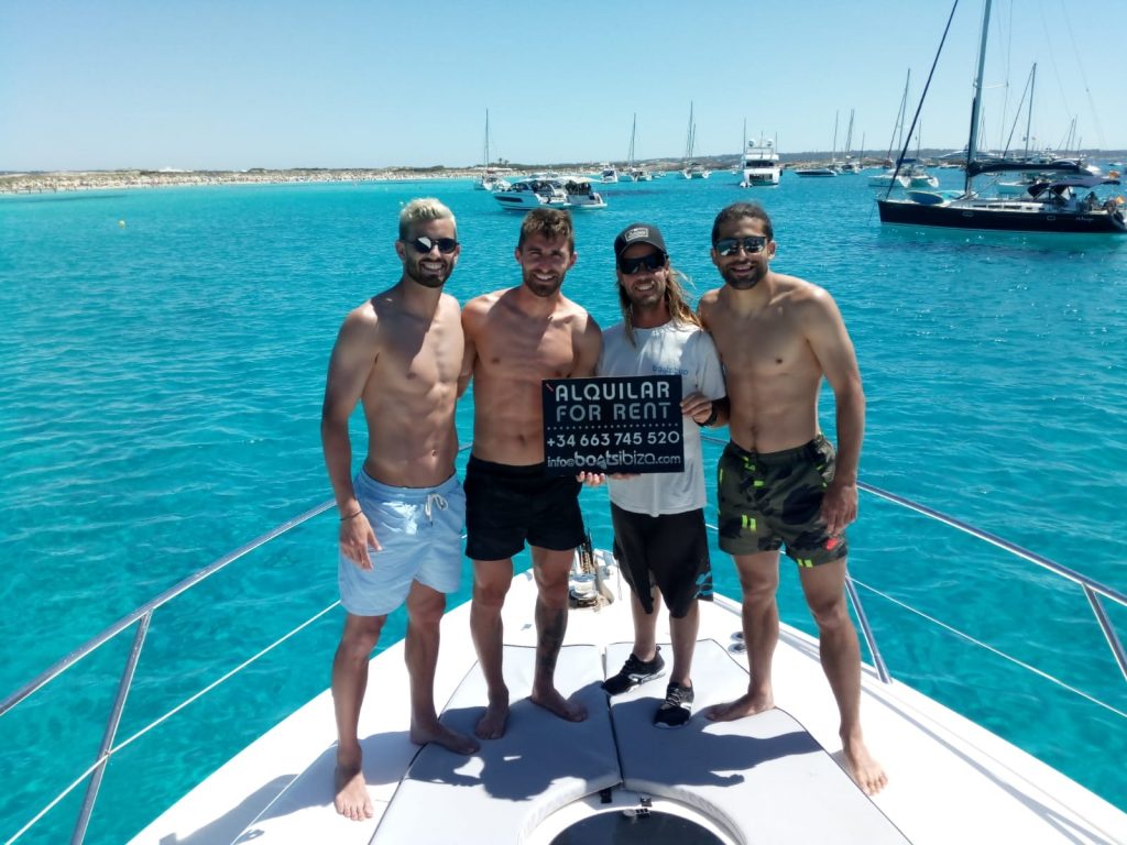 beautiful folks on Ibiza boats 